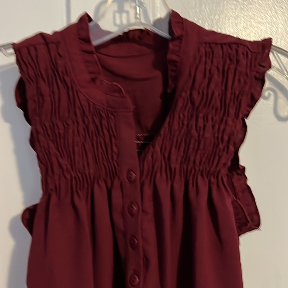 Sleeveless smocked maroon blouse small - Picture 3 of 7